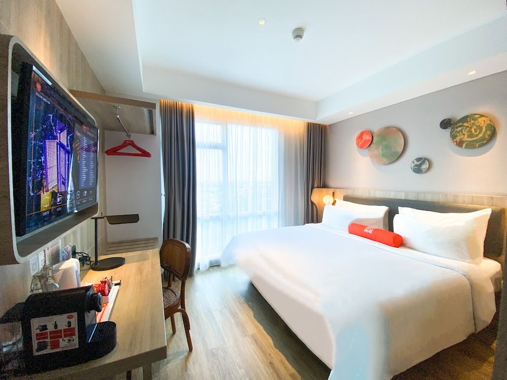 undefined HARRIS Suites Puri Mansion Jakarta 7