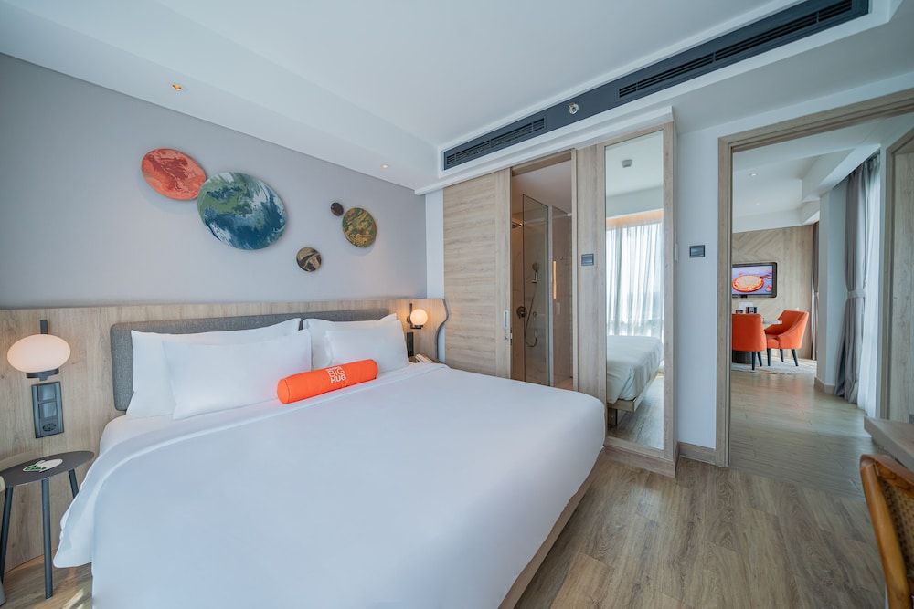 undefined HARRIS Suites Puri Mansion Jakarta 3