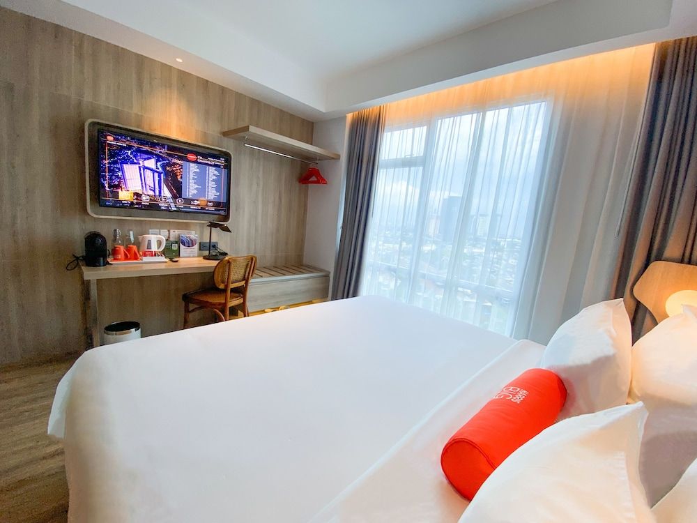 undefined HARRIS Suites Puri Mansion Jakarta 6