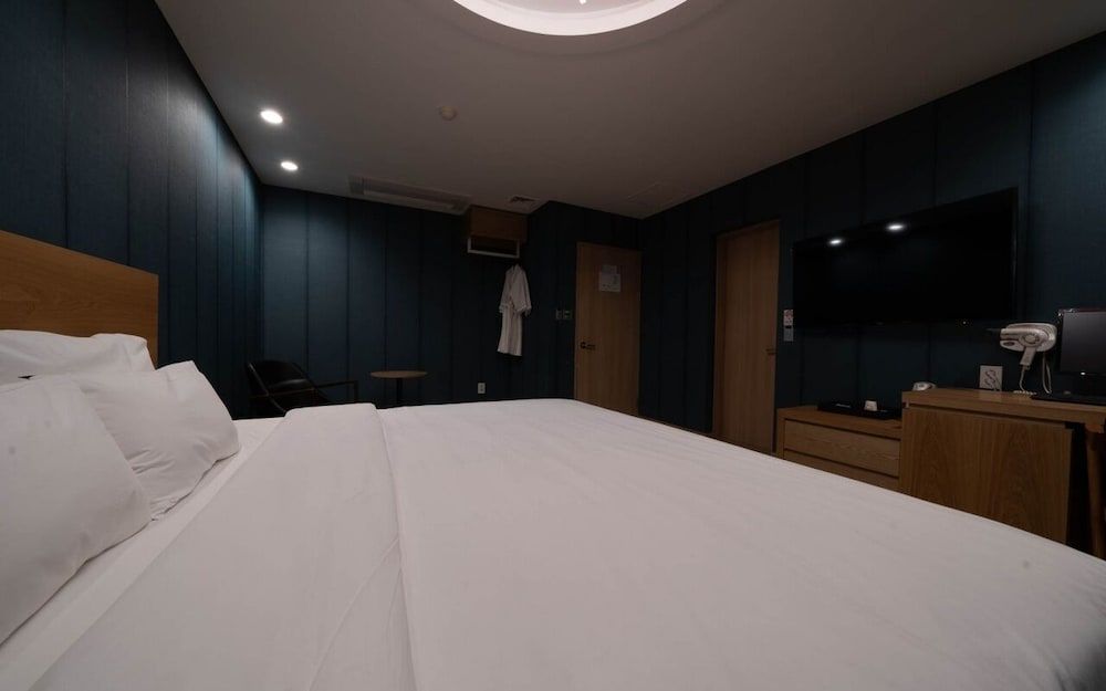 Central Tourist Hotel Deluxe Double Room 2