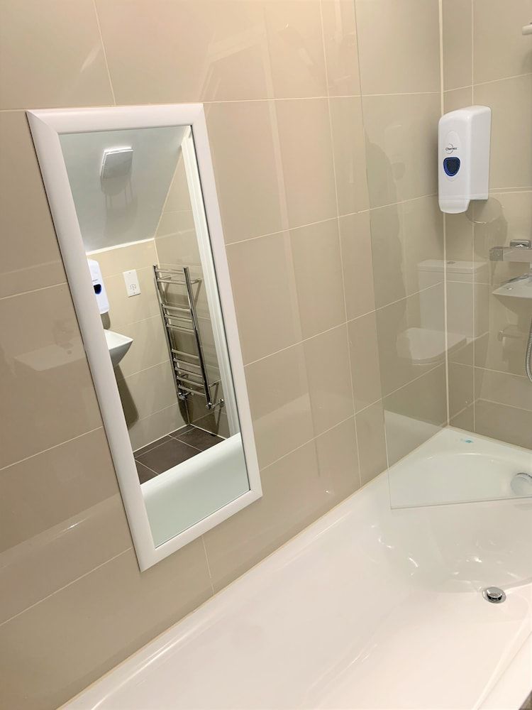 Green View Hotel Near Dartford Deluxe Double Room 3