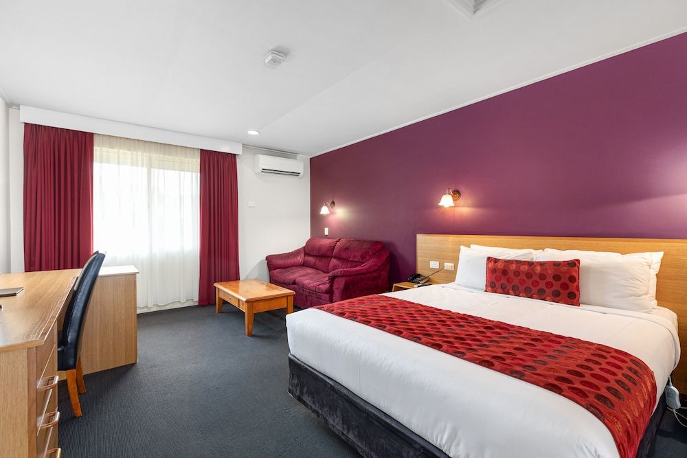 The Henty Standard Double Room 3