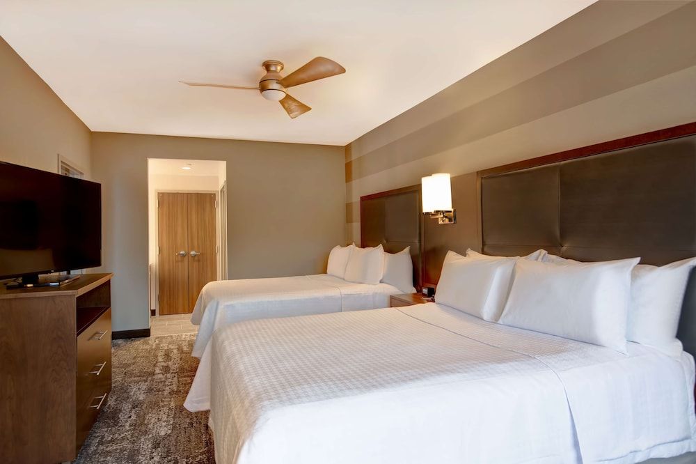 ADA Suite, 2 Queen Beds (Bathtub)