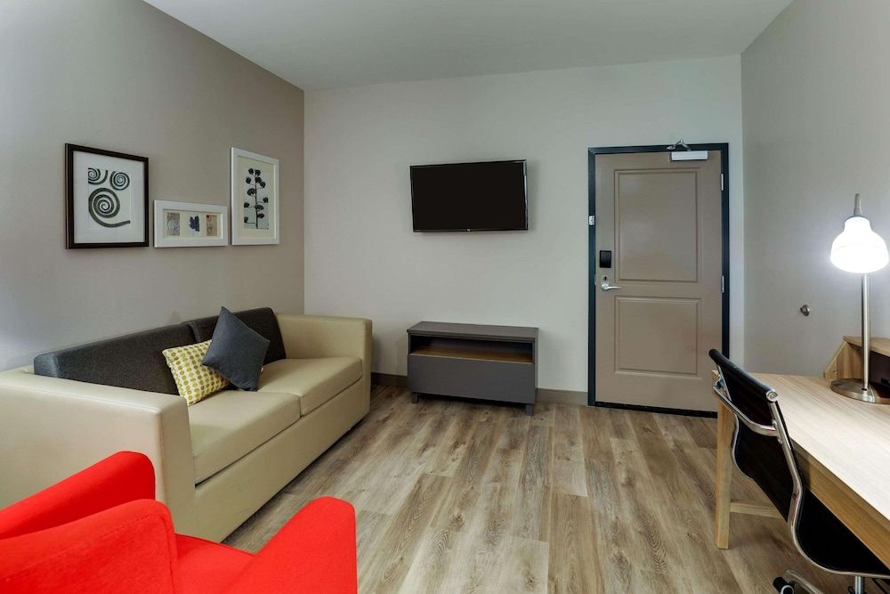 Studio Suite, 1 King Bed with Sofa bed, Non Smoking