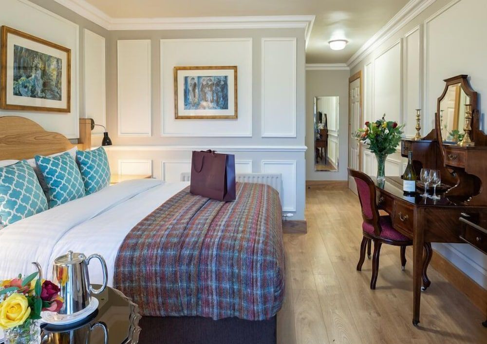 Four-Poster Suite
