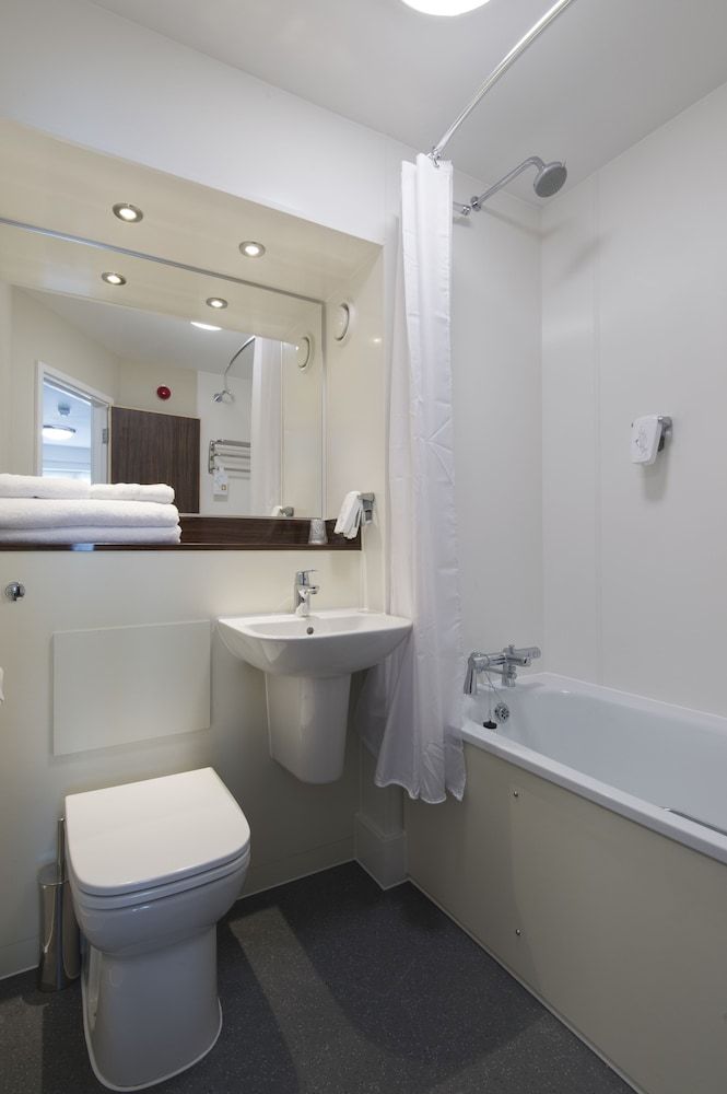 Kings Chamber, Doncaster by Marston's Inns Double or Twin Room, Accessible 5