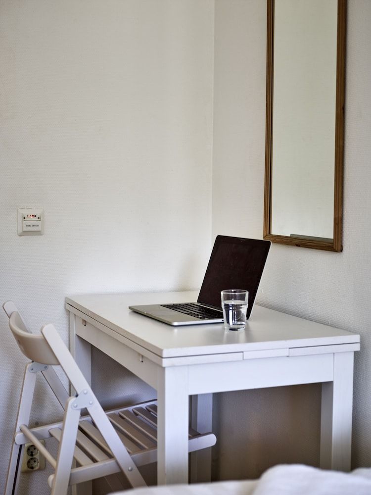 Göteborg Hostel Double or Twin Room, Shared Bathroom 4