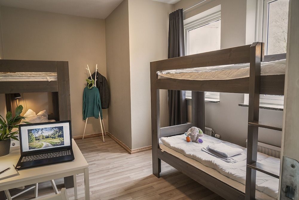 6-bed room - private bathroom