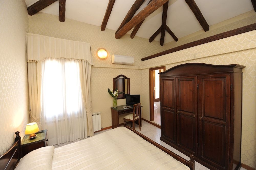 undefined Hotel Villa Rosa 5