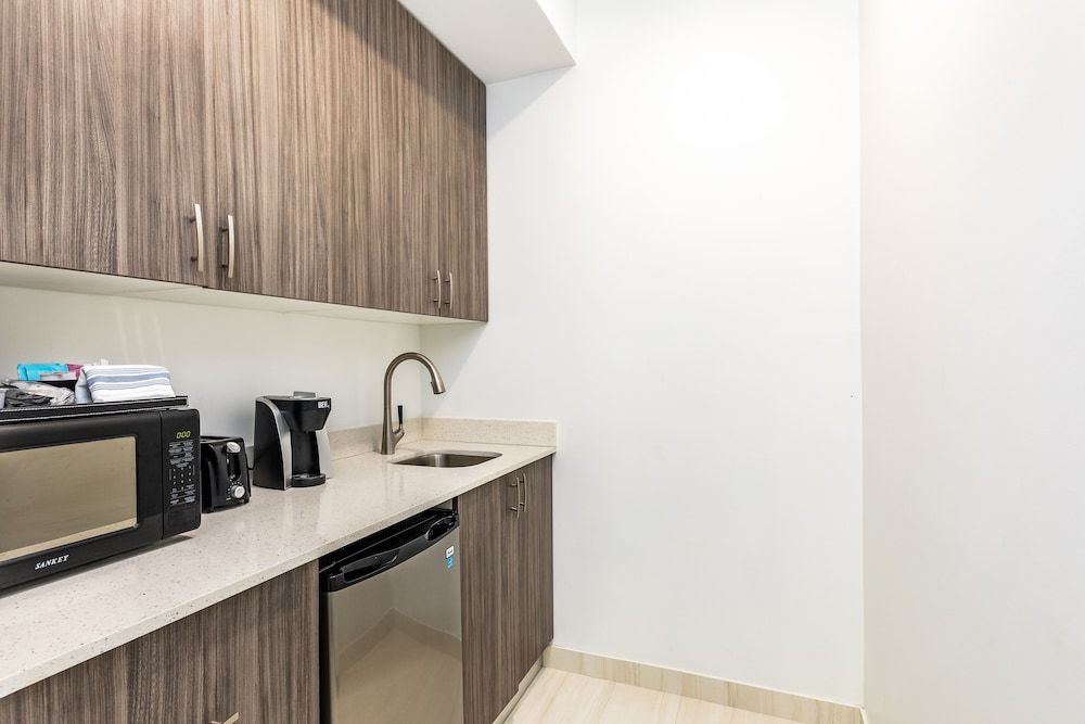 Seascape Hotel Deluxe Double Room, 2 Queen Beds 4