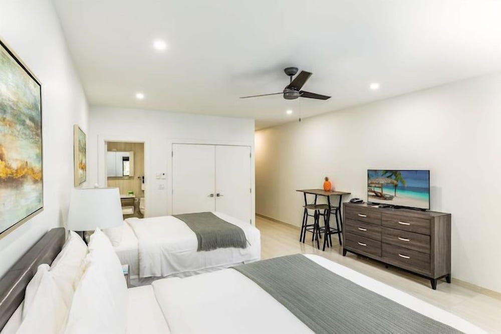 Seascape Hotel Deluxe Double Room, 2 Queen Beds 2