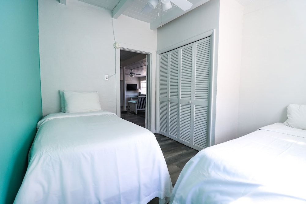 Drop Anchor Oceanfront Family Suite w/ Kitchen 2