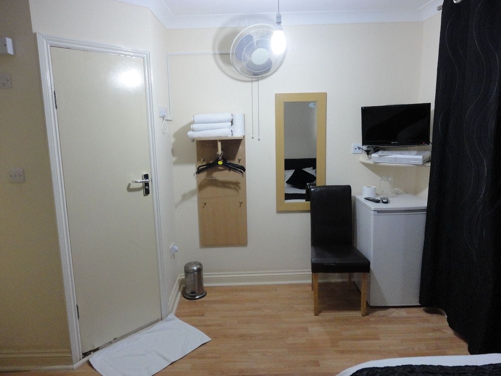 undefined City View Hotel Roman Road Market 7