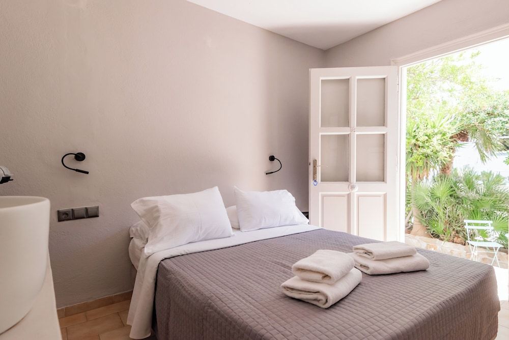 Rania Apartments Sea View Economy Double Room 4