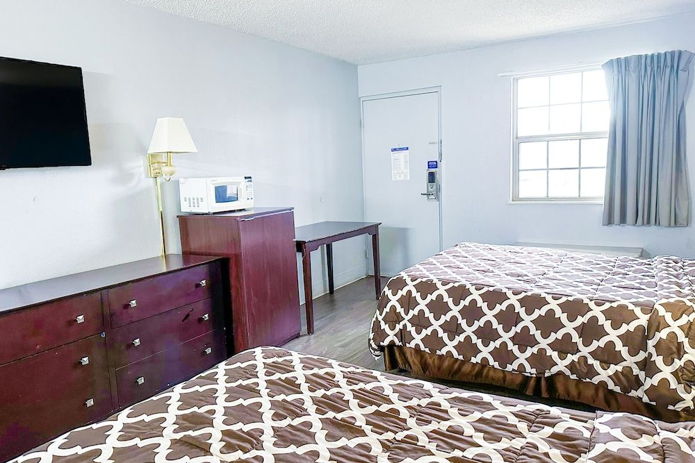 Happy Stay Inn Madisonville I-69 By OYO Room, 2 Double Beds, Smoking 3
