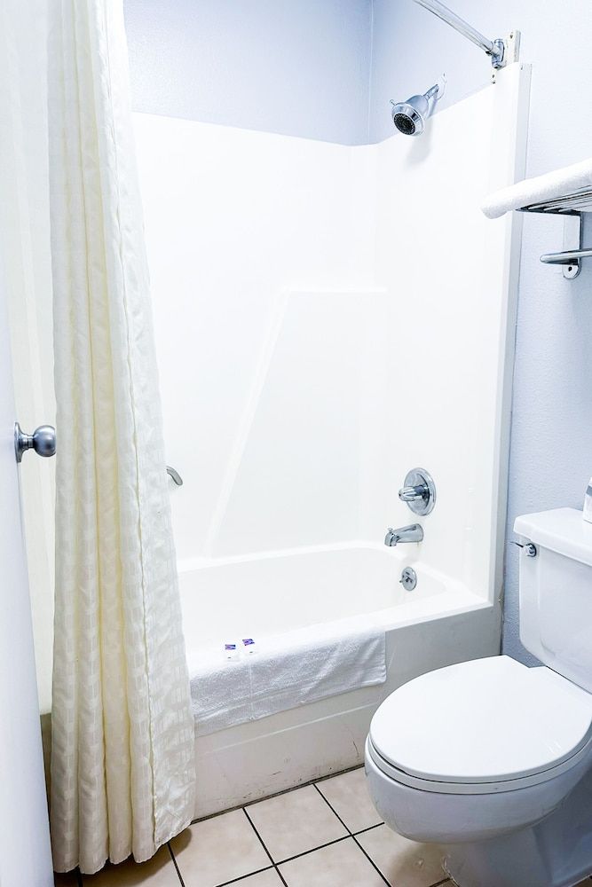 Happy Stay Inn Madisonville I-69 By OYO Room, 1 King Bed, Smoking 8