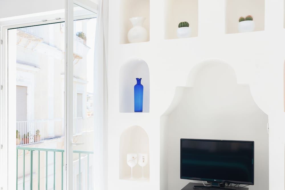 Twin Suites Superior Room, City View 10