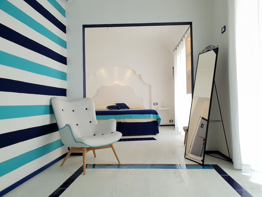 Twin Suites Deluxe Double Room, City View 9