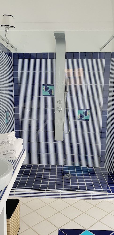 Twin Suites Deluxe Double Room, City View 5