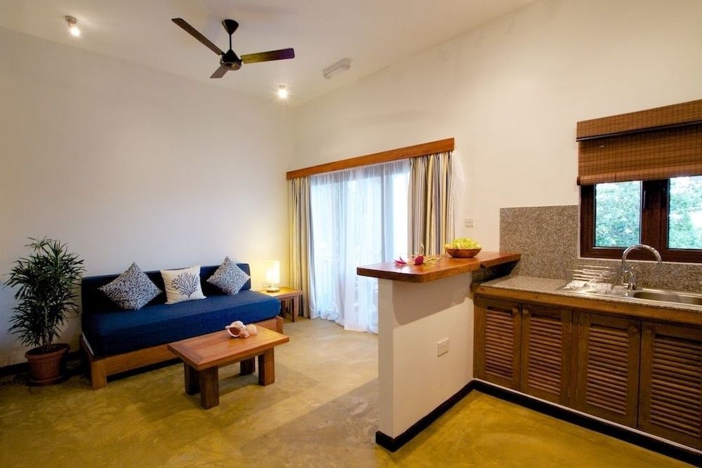 L'Hirondelle Apartment, Garden View 11