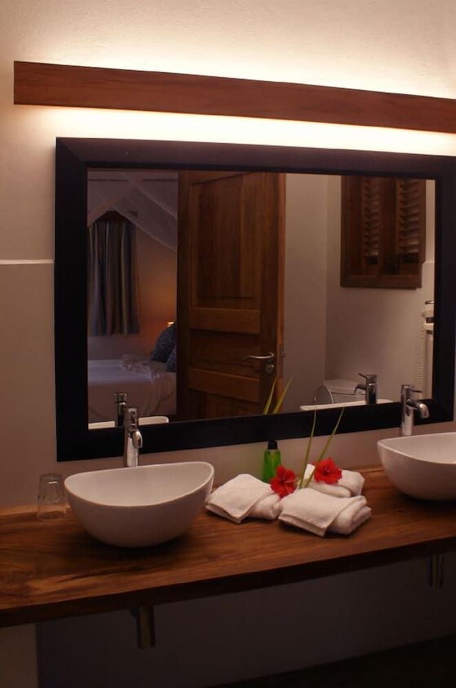 L'Hirondelle Apartment, Sea View 7