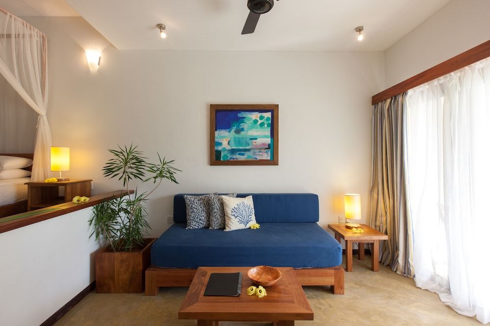 L'Hirondelle Apartment, Garden View 9