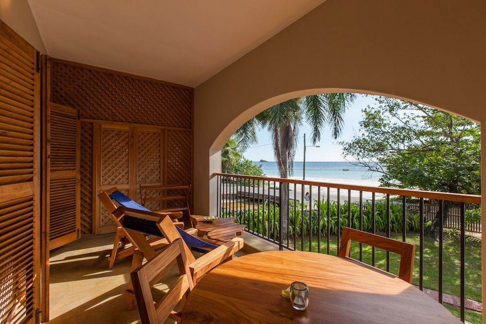 L'Hirondelle Apartment, Sea View 5