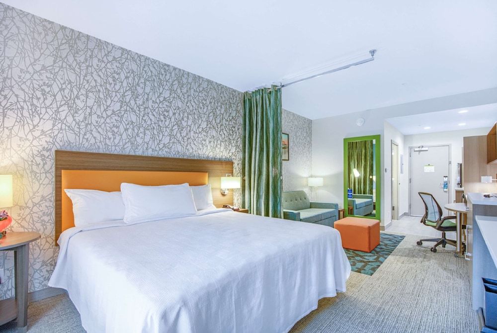 Studio, 1 King Bed, Accessible, Bathtub