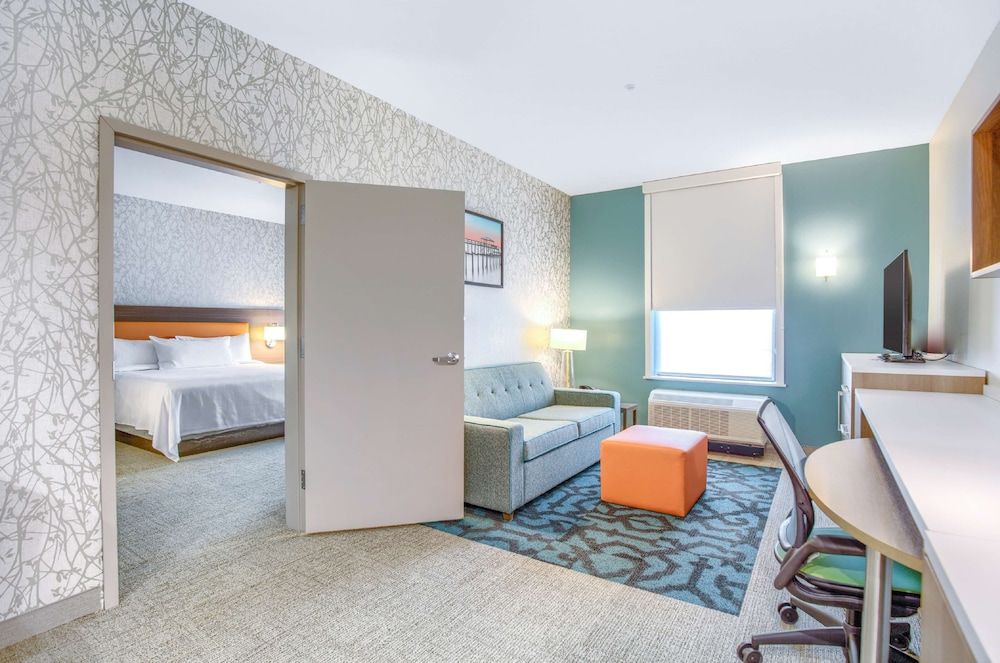 Suite, 1 King Bed, Accessible, Non Smoking (Hearing)