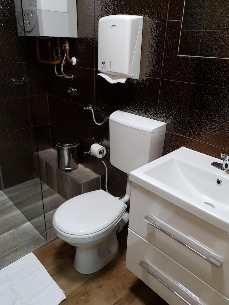 Hotel Family Classic Twin Room, Ensuite 5