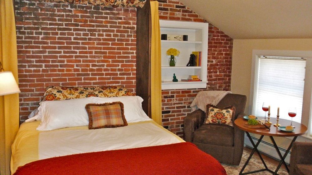 Butler House Murphy Bed Studio 2