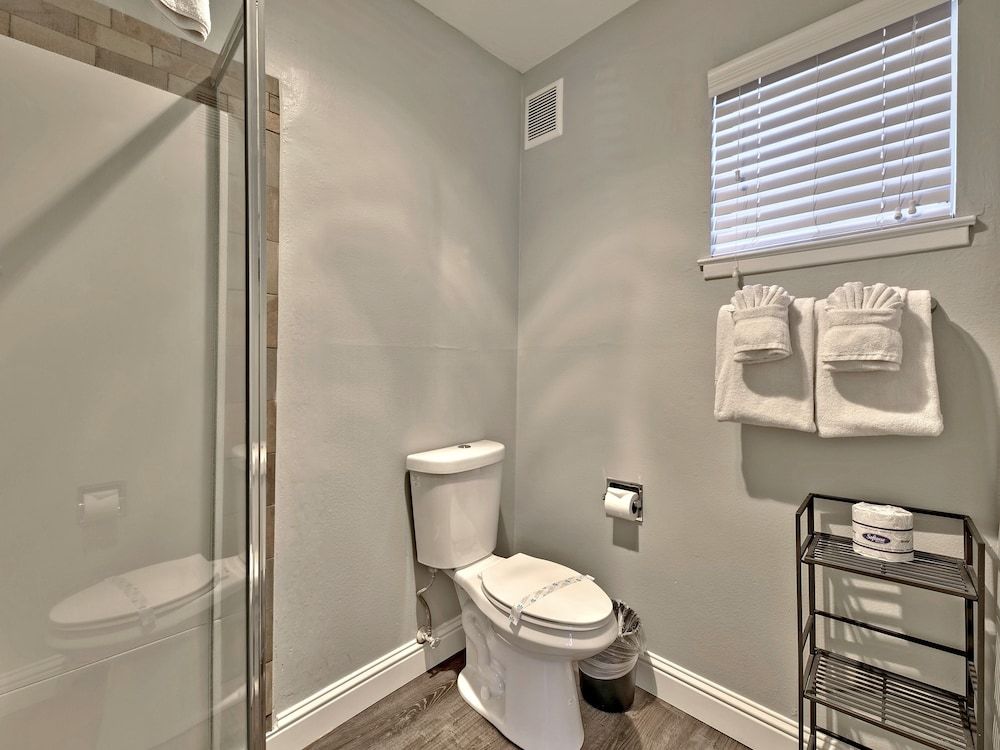 Heavenly Inn Standard Suite, 1 Bedroom, Jetted Tub 3