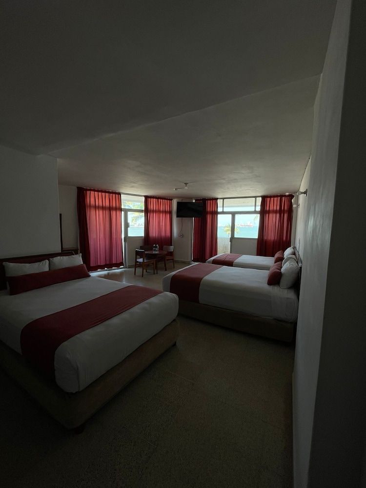 Hotel Royalty Superior Triple Room, Multiple Beds 2