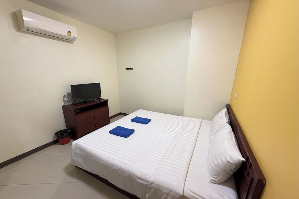 Scala Hostel Double Room, No Windows 3