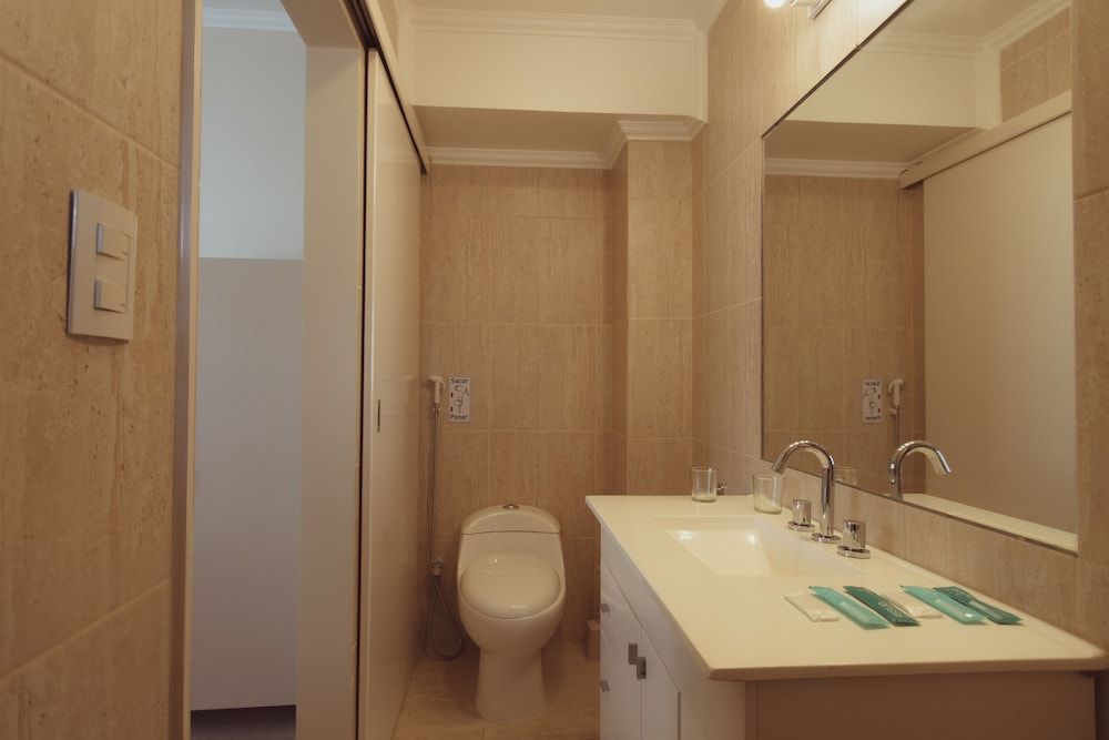 Hotel Tonight Classic Twin Room 3