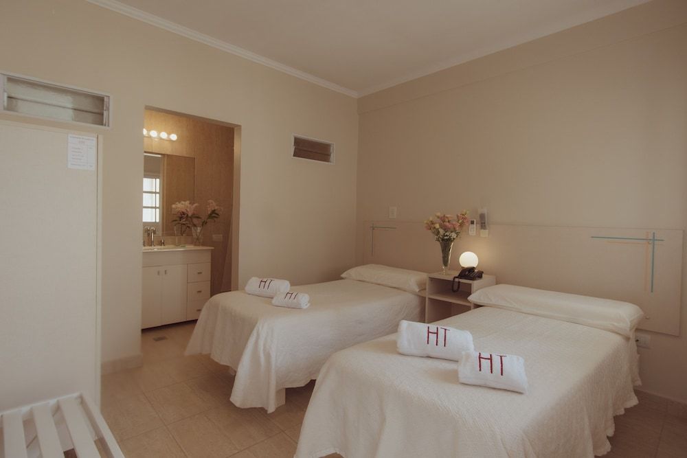 Hotel Tonight Classic Twin Room 4