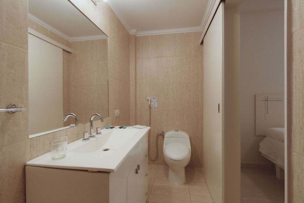 Hotel Tonight Deluxe Double Room 4