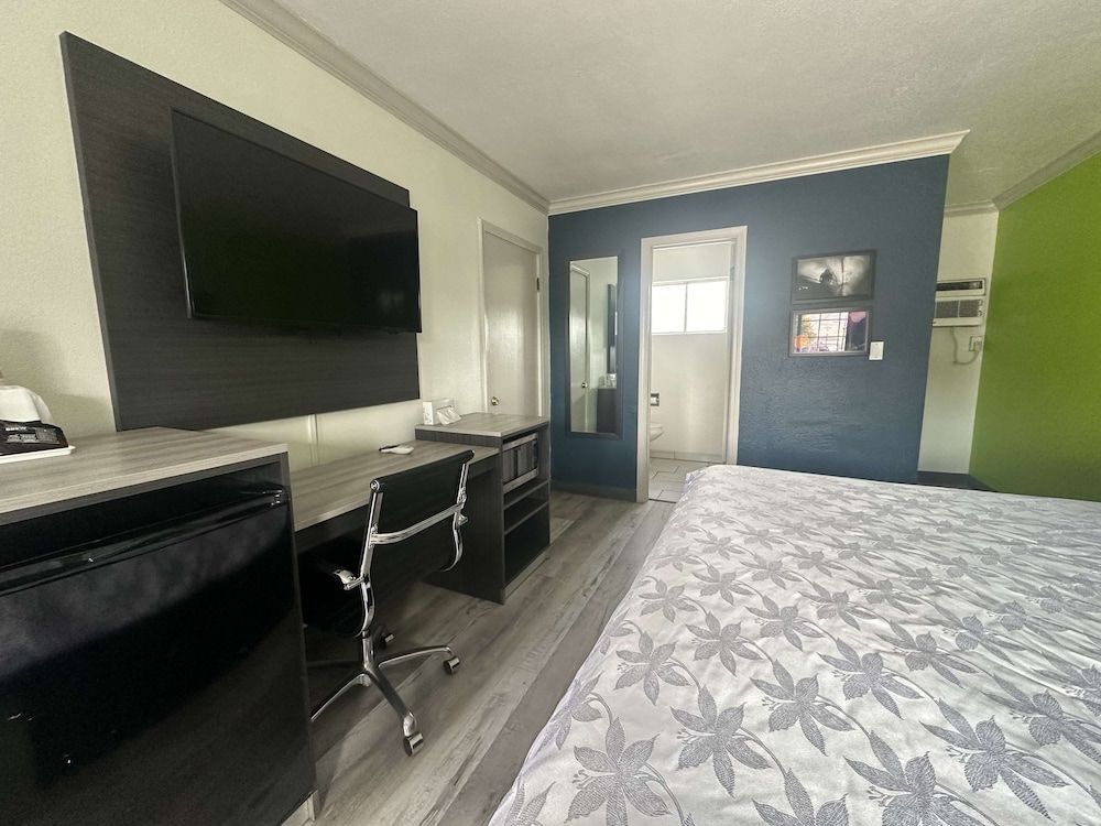 Signature Inn Winnemucca Room, 1 King Bed, Accessible, Non Smoking 4