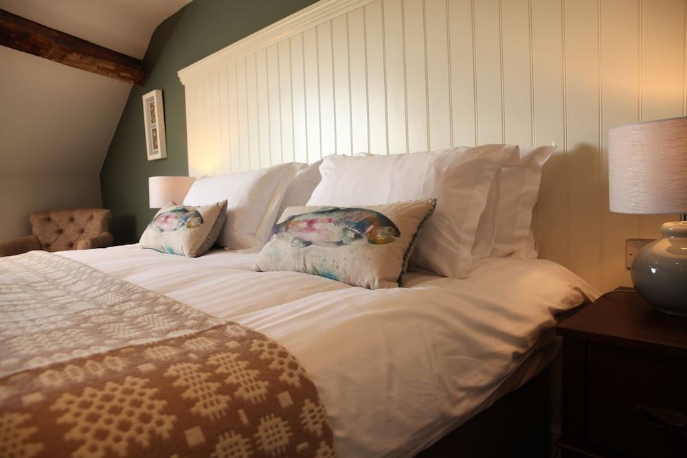 The Erskine Arms Deluxe Double Room, 1 King Bed 9