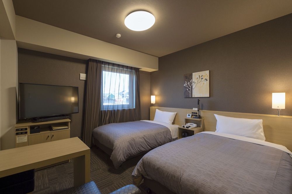 Twin Room, Smoking