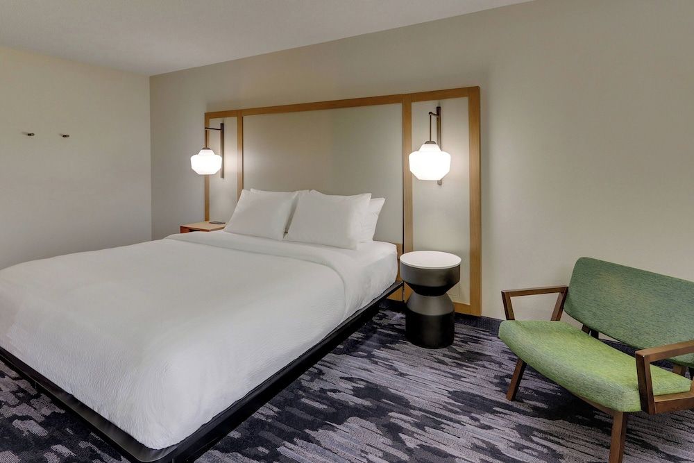 Room, 1 King Bed (Mobility Accessible, Tub)