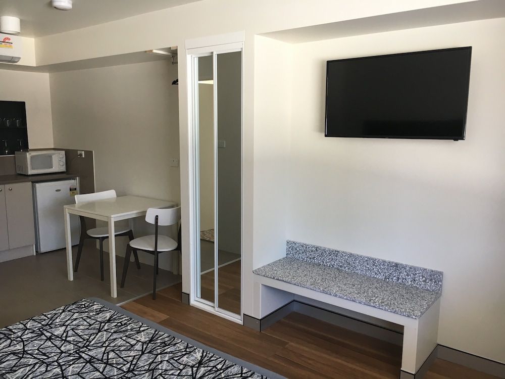 Surf Beach Motel Port Deluxe King Room 5