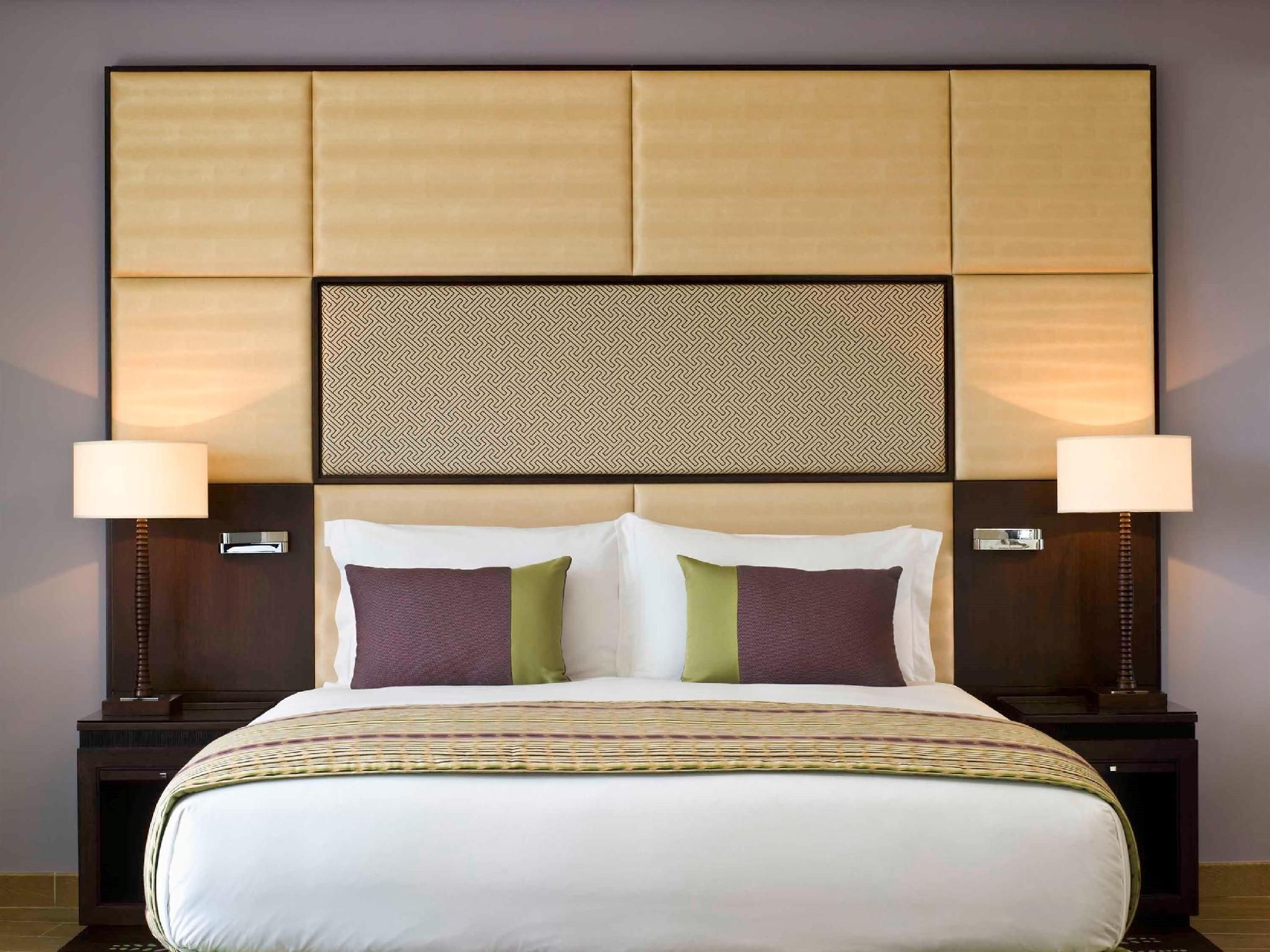 Superior Room 1 Queen Bed