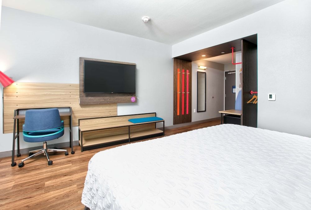 Room, 1 King Bed, Accessible, Bathtub