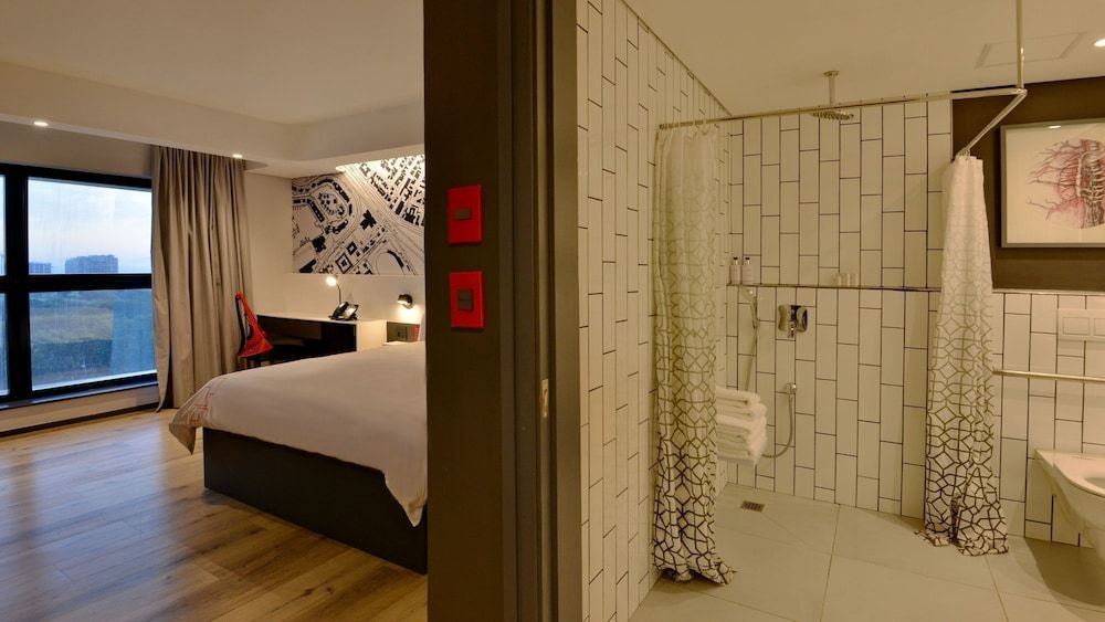 ANEW Hotel Green Point Room (Universal) 3