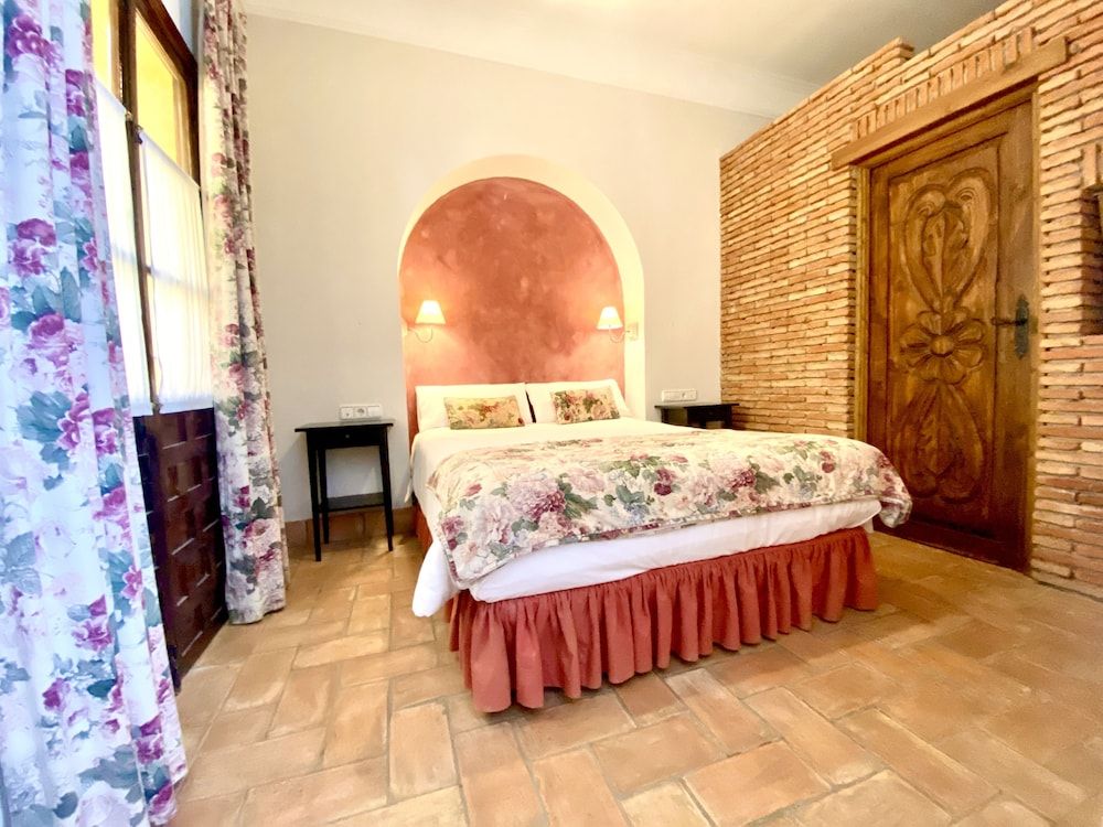 El Rincon De Las Descalzas Deluxe Double Room 8