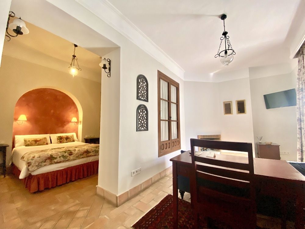 El Rincon De Las Descalzas Deluxe Double Room 7