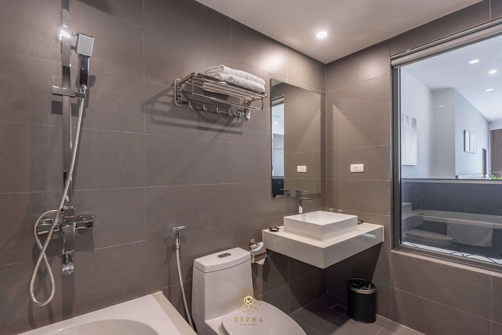 Reyna Hotel Hanoi Studio 13