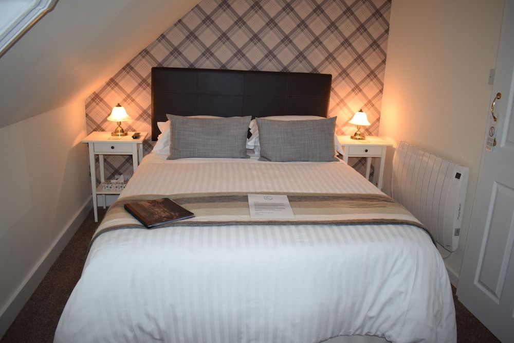 Standard Double Room, Ensuite, Lake View 5
