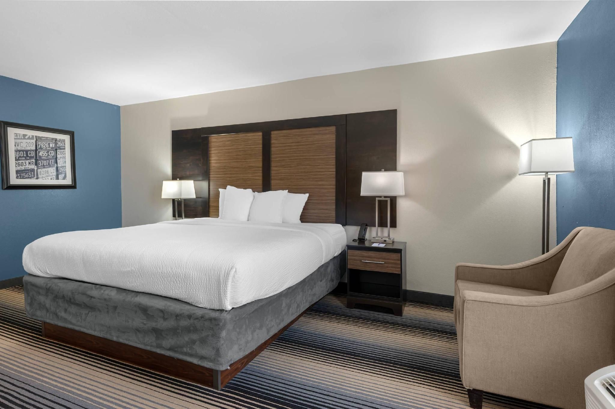 1 King Bed, Nonsmoking, Accessible